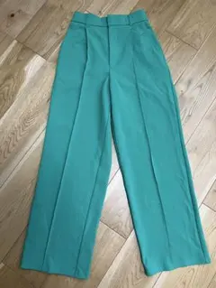 GU センタープレス スラックス パンツ グリーン S レディース　ユニクロ