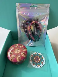 カラフルミサンガ、小物入れ、ステッカーセット