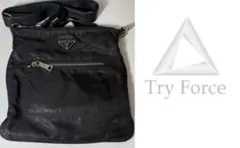 PRADA三角ロゴプレート ショルダーバッグ ブラック ナイロン レディース