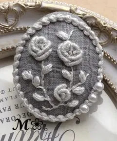 刺繍ブローチ❁⃘*.゜薔薇❁⃘*.゜ホワイト刺繍❁⃘*.゜