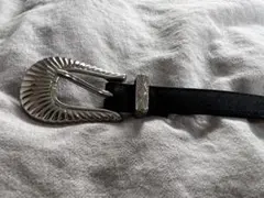 ブラック合皮ベルト 羽根模様バックル