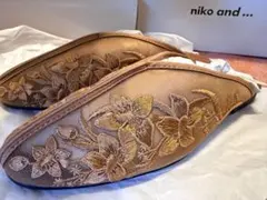 Niko and… チュール刺繍 スリッパ サンダル タグ付きのサムネイル