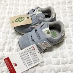 新品未使用タグ付 New Balance スニーカー グレー13cm IO313