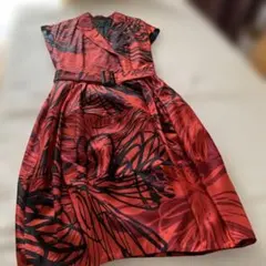 HUGO BOSS 赤黒花柄ノースリーブフローラル柄ワンピースシルク100%のサムネイル