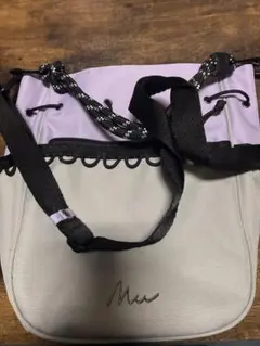 サコッシュ グレーと紫