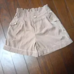 ベージュ フリル付きキュロット