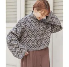 URBAN RESEARCH ITEMSハイネックニット　ショート丈 幾何学柄