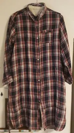 レッドチェックシャツ