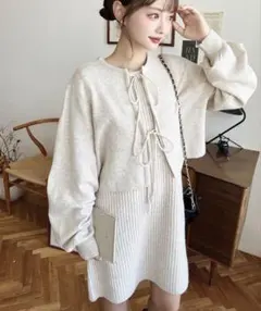 リボン付きクリーム色ニットドレス