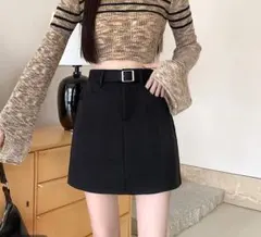 黒ミニスカート