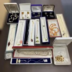 遺品整理　アクセサリー まとめ ネックレス ブローチ パール調　カフス　シルバー 遺品整理 アクセサリー まとめ ネックレス ブローチ パール調 カフス
