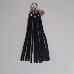 GUESS ブラックスエード フリンジチャーム