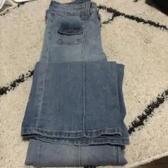 ライトブルーローウエストデニムパンツ