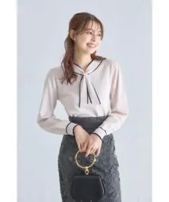 tocco closet パール付き配色ボウタイニットプルオーバー アイボリーのサムネイル