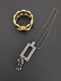 ロングチェーンペンダントとブレスレットのセット