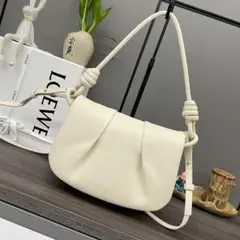 LOEWE ホワイト ショルダーバッグ