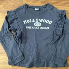 袖周りにフリルつきロンT