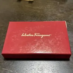 フェラガモ　レザーネックストラップ