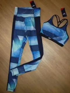 【新品M】リーボックReebok　トップス&レギンス　セットアップ