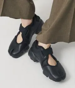 タグ付き新品＜NIKE＞ウィメンズ エア リフト/スニーカー 24