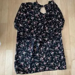 【未使用】シワになりにくく汚れが目立ちにくい花柄エプロン　割烹着　スモック