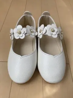 ホワイト 花飾り付き フォーマルシューズ