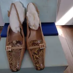 ベージュ パンプス