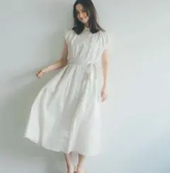 【レア★美品★完売品】intimite タックスリーブワンピース　佐々木希のサムネイル