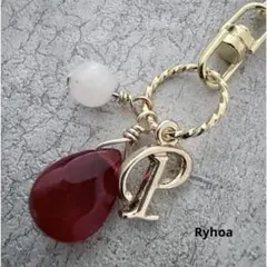お守りみたいな天然石イニシャルチャーム✧バッグチャーム キーホルダー 赤系