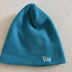 NEW ERAニット帽 刺繍ロゴ付き