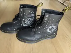 Dr. Martens 厚底ブーツ スタッズ パイソン柄 - メルカリ