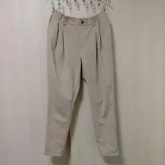 ベージュ テーパードパンツ　Ｌ　ストレッチ　きれいめのサムネイル