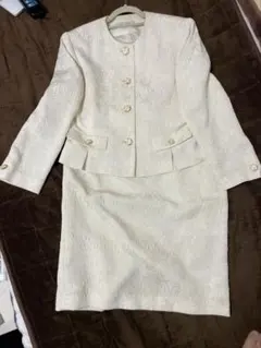 レディースファッション　スーツ