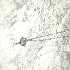 エレガントなクリスタル装飾ネックレス