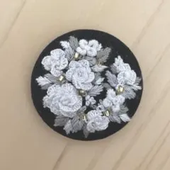 ハンドメイド刺繍ブローチ 8127