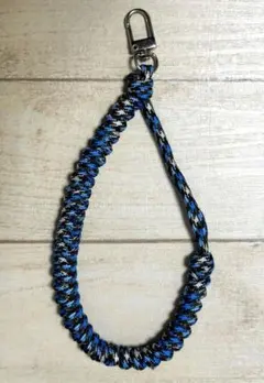 パラコード　スマホハンドストラップ　ハンドメイド