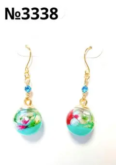 ピアス　ハーバリウム　水色　緑　黄緑　パール　かすみ草　ビジュー　海　マーメイド