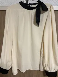 アイボリー リボン付き レディース バルーンスリーブ ブラウス