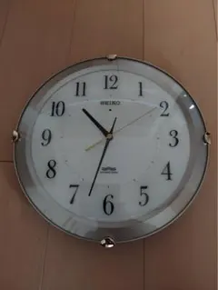 【ジャンク品】SEIKO 電波掛時計 ラウンド型 シルバーフレームのサムネイル