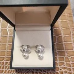 パールとクリスタルの両耳用ピアス