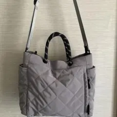 便利で使いやすいキルティングバッグ　美品