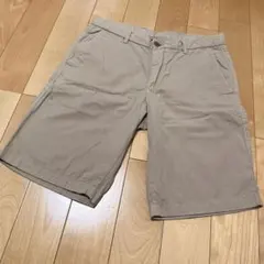 ユニクロ UNIQLO チノショートパンツ ベージュ Mサイズのサムネイル