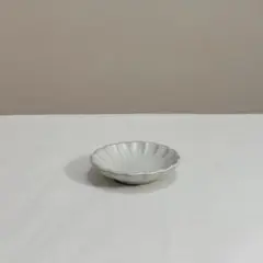 【新品】赤津焼 白峰園 9cm 豆皿 輪花 手造り 陶器 オフホワイト 小皿