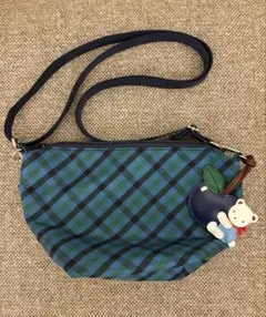 【極美品】【メルカリ最安値！】♡familiar♡ファミリア　舟形　ポシェット 極美品】【メルカリ最安値！】♡familiar♡ファミリア 舟形 ポシェット