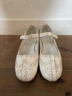 ホワイト バレエシューズ ストラップ付き