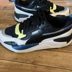 ブラックスニーカー