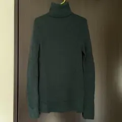 ユニクロ　ダークグリーン　タートルネック M