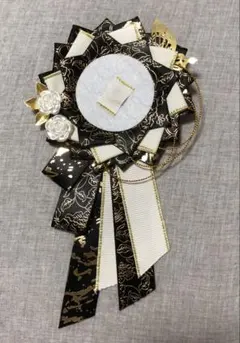 痛ロゼット 痛バッグ 缶バッジ ロゼット 黒 金 ブラック ゴールド