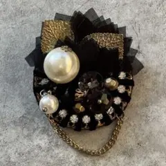 フラワーデザイン ブローチ ブラック　ゴールド