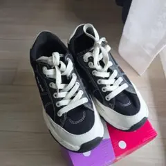 23.65 スニーカーのサムネイル